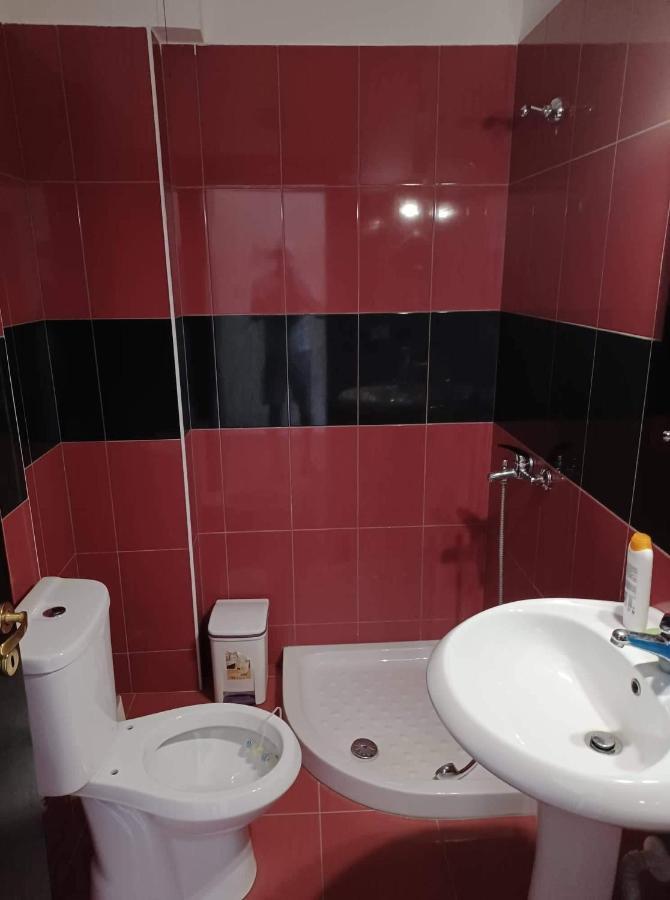 Ari Apartaments Vlorë Екстериор снимка
